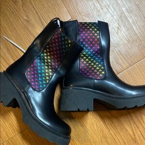NWOT Colorful BeePattern Women's Boots